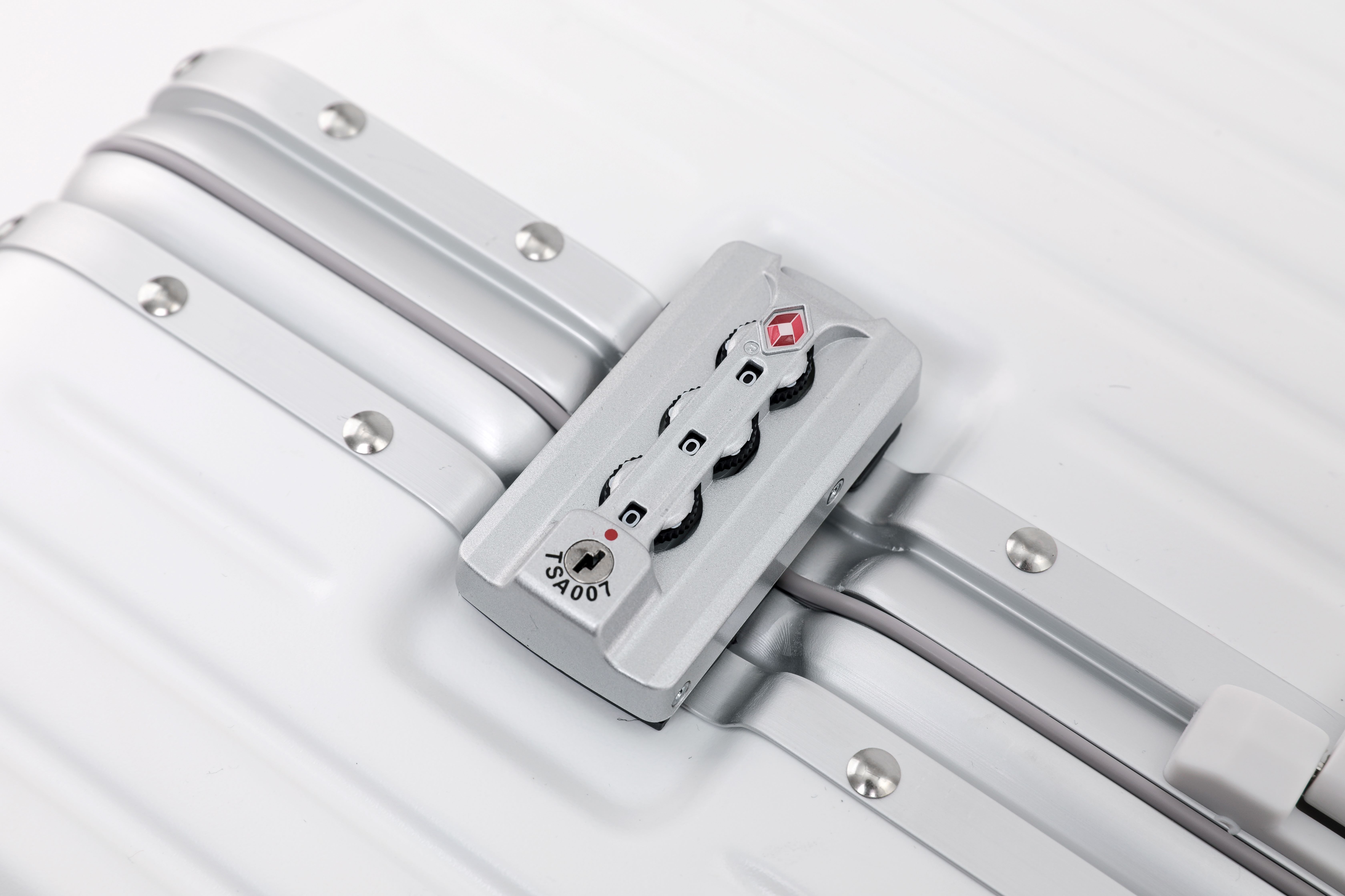 Porta-malas com novo design esportivo elegante