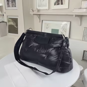 Nova bolsa elegante e transversal, macia e leve, de grande capacidade