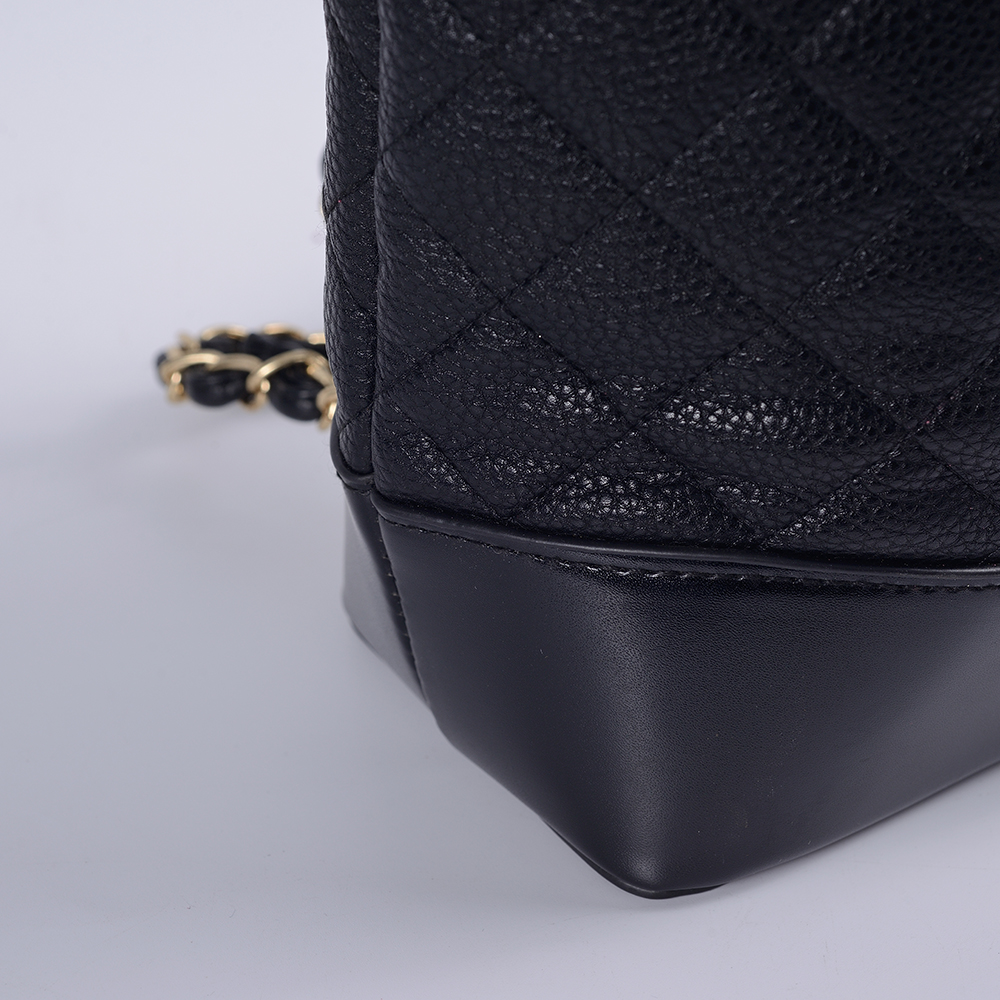 Mochila feminina clássica com corrente de ouro preto casual bolsa de couro de alta qualidade